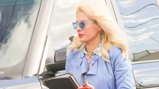 Ελένη Μενεγάκη - Κωνσταντίνα Σπυροπούλου: Η συνάντηση στη Νέα Ερυθραία