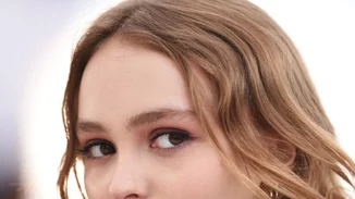 Beauty Alert: Η κόρη του Johnny Depp είναι το πρόσωπο του νέου αρώματος Chanel