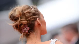 Καλεσμένη σε καλοκαιρινό γάμο | Τα 20 καλύτερα χτενίσματα