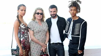 Louis Vuitton Cruise '17: Οι celebrities και τα ωραιότερα looks του fashion show