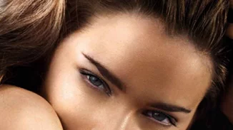 Σου έχουμε τον τρόπο να αποκτήσεις τέλειο ηλιοκαμένο look χωρίς να κάτσεις στον ήλιο