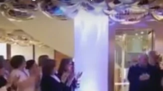 H συγκινητική έκπληξη που έκαναν οι υπάλληλοι των Zara στον ιδρυτή τους