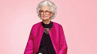 Για πρώτη φορά μοντέλο... 100 ετών ποζάρει για τα γενέθλια της Vogue