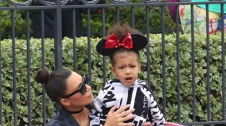 Celebs...Σαν εμάς! (23/05)