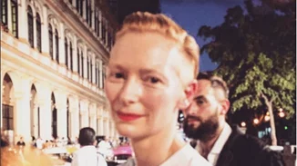 The Tilda Swinton Εffect | Ο νόμος της έλξης και η γυναίκα φαινόμενο που έγινε χθες 59 ετών