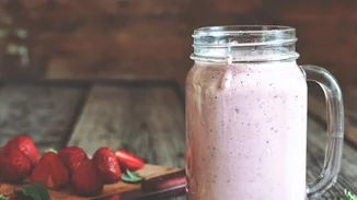 Σμούθι με φρούτα και λαχανικά | 3 ανοιξιάτικες συνταγές με λίγες θερμίδες