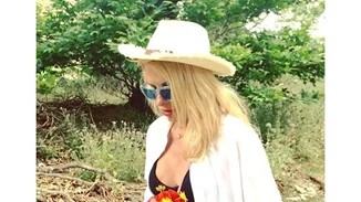 Ελένη Μενεγάκη: Φωτογραφίες από τον παράδεισό της την στην Άνδρο!