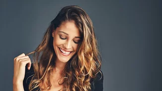 Έτσι θα πετύχεις τέλειες μπούκλες χωρίς ψαλίδι ή όποιο άλλο μηχάνημα