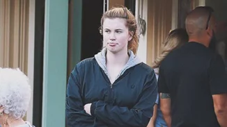 Σίγουρα δεν αναγνωρίζεις ποια είναι η αμακιγιάριστη σταρ της φωτογραφίας