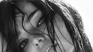 Miranda Kerr: Η ξενάγηση στη γκαρνταρόμπα της θα σε κάνει να ζηλέψεις (βίντεο)