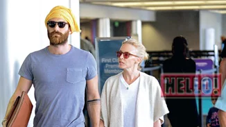 Kylie Minogue - Joshua Sasse: Διακοπές στη Σίφνο λίγο πριν το μυστικό γάμο τους τον Ιούλιο στην Ιταλία