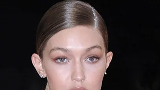 Να σε ενημερώσουμε ότι το manicure της Gigi Hadid στο Met Gala κόστισε 2.000 δολάρια