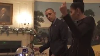 Οι Obama γιορτάζουν την ημέρα “Star Wars” και χορεύουν με τους stormtroopers