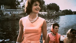 Το αλάνθαστο summer style της Jackie O