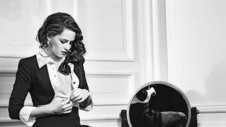 Kristen Stewart: Πιο σαγηνευτική από ποτέ στην νέα καμπάνια Chanel (βίντεο)
