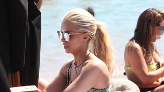 Κατερίνα Καινούργιου: Με μαγιό χωρίς ρετούς