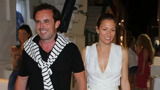 Ηλίας Κρασσάς - Βίκυ Καγιά: Βόλτα στα σοκάκια της Μυκόνου