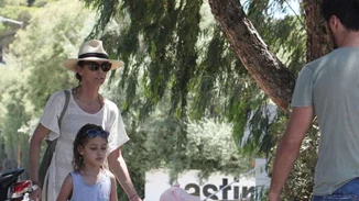 Μπέττυ Μαγγίρα - Δημήτρης Μάζης : Για μπάνιο με τις κόρες τους, Ανδριάνα & Καλλινίκη