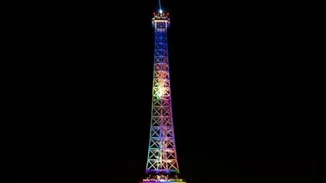 Στα χρώματα του ουράνιου τόξου της κοινότητας LGBT ο Πύργος του Άιφελ