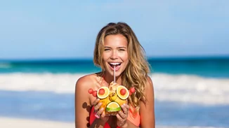 Βρήκαμε τα αγαπημένα μαγιό των celebrities (+15 κομμάτια του brand που θα λατρέψεις)