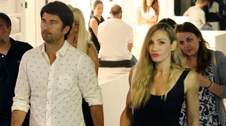 Ίλια Ίβιτς- Ελένη Πετρουλάκη: Βόλτες στα σοκάκια της Μυκόνου!