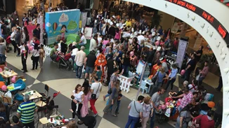 Η Αγκαλιά γιόρτασε την Ημέρα της Μητέρας στο εμπορικό κέντρο River West