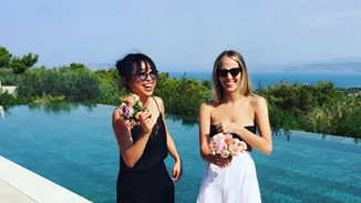 Tα πιο stylish it-girls κάνουν διακοπές στην Ελλάδα! Τι φορούν στα ελληνικά νησιά;