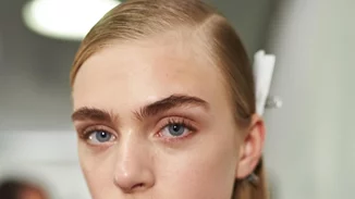 Το μυστικό για πλούσια φρύδια βρίσκεται στην κουζίνα σου