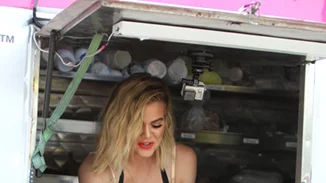 Celebs...Σαν εμάς! (20/06)