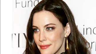 Liv Tyler: Θηλάζει την κόρη της και το μοιράζεται μέσω instagram