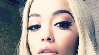 Rita Ora: Φοράει ένα από τα πιο μεγάλα trend της επόμενης σεζόν