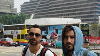 World Party: Μας ταξιδεύει στο ιδιαίτερο και θορυβώδες Χονγκ Κονγκ!