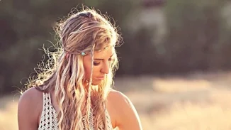 Boho χτενίσματα: Αυτές είναι όλες οι νέες τάσεις για το καλοκαίρι