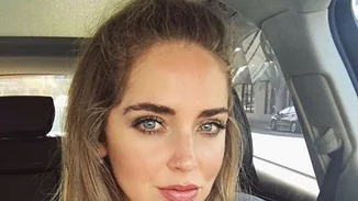 Πώς καταφέρνει η Chiara Ferragni και έχει τόσο υγιή και τέλεια μαλλιά;