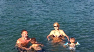 Γρηγόρης Γκουντάρας: Πώς περνά το καλοκαίρι με την οικογένειά του (video)