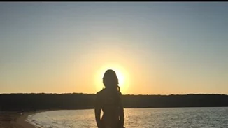 MissBloom Best of: Όταν οι διάσημοι Έλληνες ποζάρουν μαζί με το ηλιοβασίλεμα