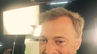 Χρήστος Φερεντίνος: Οι πρώτες backstage φωτογραφίες από τα γυρίσματα του trailer της εκπομπής Deal