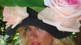 Ζέτα Μακρυπούλια: Παιχνίδια στο πάτωμα με τα δίδυμα της Ρούλας Ρέβη