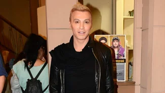 Ο Τάκης Ζαχαράτος μεταμφιέζεται σε... Kim Kardashian (Video)