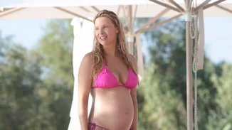 Χριστίνα Αλούπη: Ποζάρει με μαγιό, στον 6ο μήνα της εγκυμοσύνης της