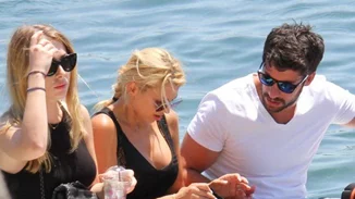 Κωνσταντίνα Σπυροπούλου - Γιώργος Κωτσοβός: Αγκαλιά στο φουσκωτό