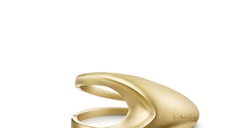 Calvin Klein: Αυτά είναι τα πιο κομψά κοσμήματα για τις διακοπές σου