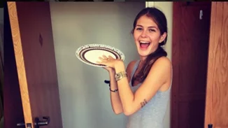 Αμαλία Κωστοπούλου: Ποζάρει με ολόσωμο μαγιό και μας εντυπωσιάζει