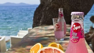 Pink Lemonade: Αυτό είναι το νέο αναψυκτικό που θα λατρέψεις αυτό το καλοκαίρι!