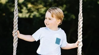 Πρίγκιπας George: Έχει τα γενέθλιά του και το παλάτι δημοσίευσε τις πιο γλυκιές φωτογραφίες του