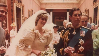 Σπάνιες φωτογραφίες από τον γάμο της πριγκίπισσας Νταϊάνα και του Κάρολου