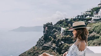 Έτσι φορούν το off the shoulder φόρεμα τα it-girls!