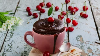 Συνταγή για σοκολατένιο κέικ σε 2 μόνο λεπτά