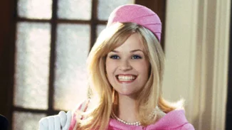 Reese Witherspoon: Ξαναφοράει τα outfits από την "Εκδίκηση της ξανθιάς"