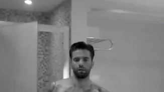 Θοδωρής Μαραντίνης: Δείτε τον ολόγυμνο!